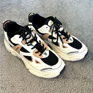 Steve Madden Clydie Chunky Platform Sneaker Size 9 M Black/Tan Lifestyle Fashion